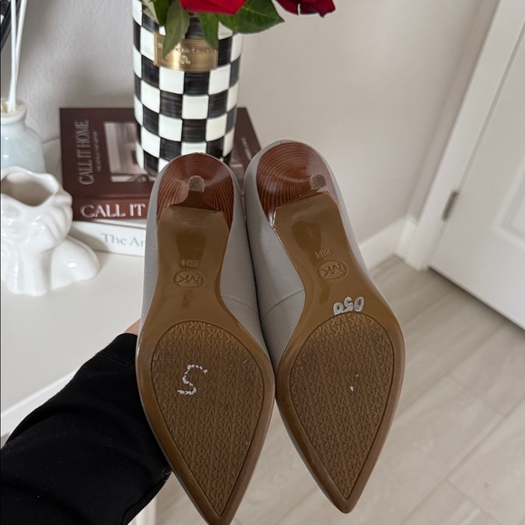 MICHAEL Michael Kors Elegant Gray Heels - Picture 5 of 6